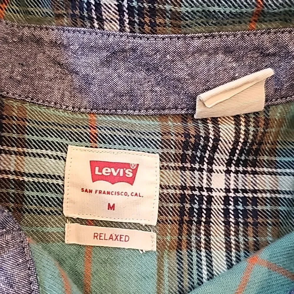 Levi's M relaxed plaid button down shirt